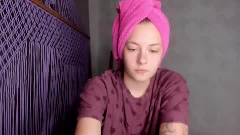 Snapshot of why_again_me chatting on May 31, 2026, 7:48 pm Veronica online show from May 31, 2026, 7:48 pm