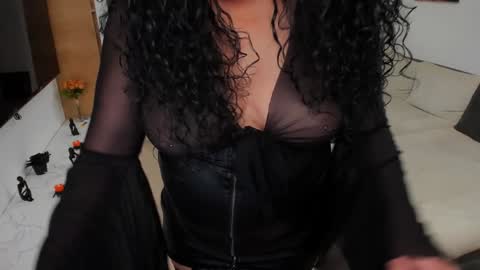 Snapshot of wicked_hilde chatting on December 19, 2024, 7:51 pm Milf Amy online show from December 19, 2024, 7:51 pm
