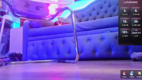 Snapshot of wickedxqueen chatting on December 11, 2024, 7:53 am Laura  online show from December 11, 2024, 7:53 am