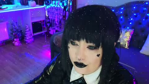 Snapshot of wickedxqueen chatting on January 1, 2025, 8:26 pm Laura  online show from January 1, 2025, 8:26 pm