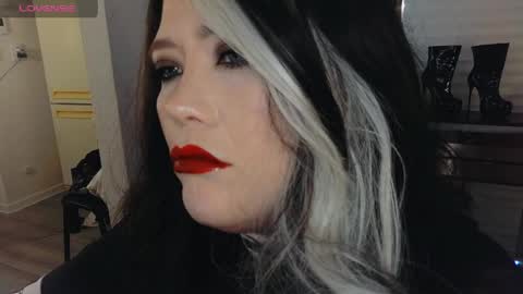 Laura  online show from April 15, 2026, 7:58 pm