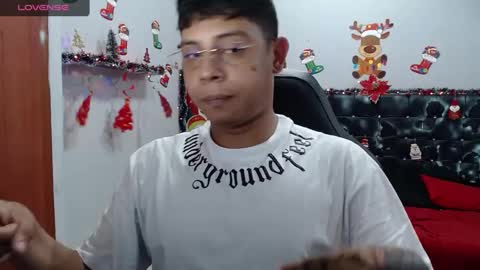 Snapshot of wiilliam_20 chatting on December 30, 2024, 3:35 pm wiilliam online show from December 30, 2024, 3:35 pm