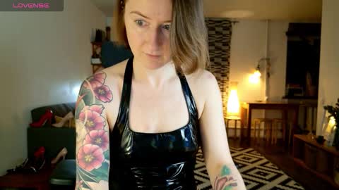 Snapshot of wild_peony chatting on November 16, 2025, 2:33 pm wild_peony online show from November 16, 2025, 2:33 pm