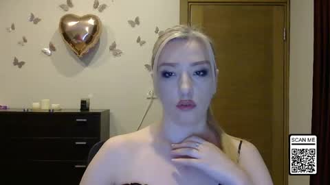 Snapshot of wild_silk_desire chatting on April 21, 2026, 6:34 pm Alina online show from April 21, 2026, 6:34 pm