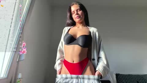 Mia online show from February 8, 2026, 3:04 pm