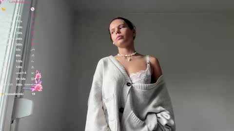 Mia online show from March 7, 2026, 3:09 pm