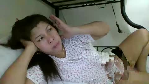 Snapshot of wildbrownchick69 chatting on February 3, 2025, 9:19 am WildChick online show from February 3, 2025, 9:19 am