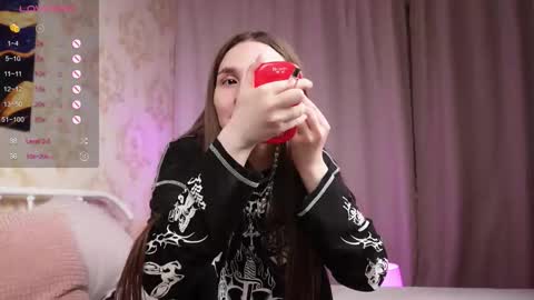 .. alice .. online show from November 9, 2025, 6:12 am