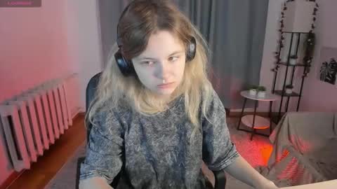 Mila 3 online show from December 4, 2025, 6:01 am