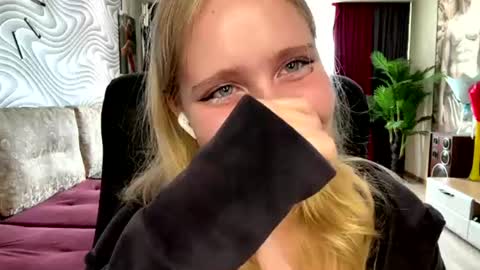 Snapshot of wilhelminafraker chatting on June 11, 2026, 12:25 pm Anny online show from June 11, 2026, 12:25 pm