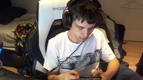 Snapshot of willfro_ chatting on October 16, 2025, 2:45 am willfro_ online show from October 16, 2025, 2:45 am