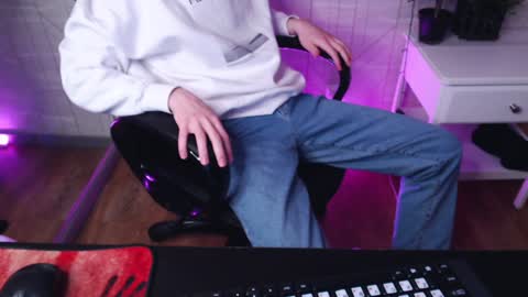 Snapshot of william_ross chatting on January 4, 2025, 10:45 pm will online show from January 4, 2025, 10:45 pm