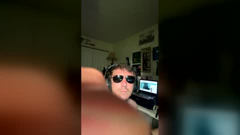willieb400610 online show from May 17, 2026, 9:22 pm