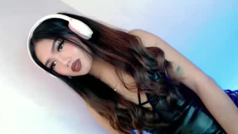 LE XI online show from December 4, 2025, 2:37 pm