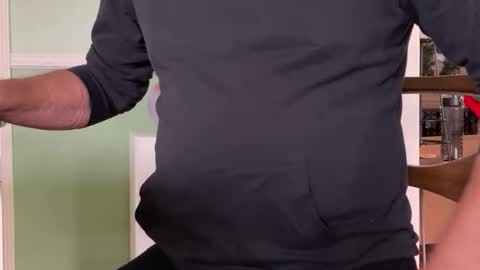 Snapshot of willirob chatting on December 14, 2025, 6:23 pm William online show from December 14, 2025, 6:23 pm