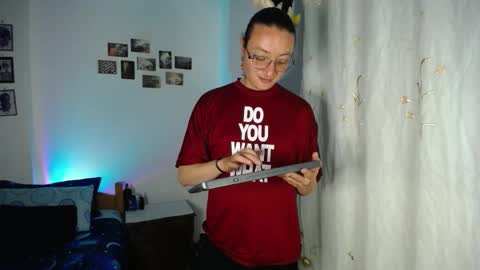 Snapshot of willmonkey chatting on February 15, 2026, 7:51 am willmonkey online show from February 15, 2026, 7:51 am