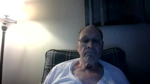 Snapshot of willnedoher chatting on December 19, 2025, 1:51 pm Willhedoher online show from December 19, 2025, 1:51 pm