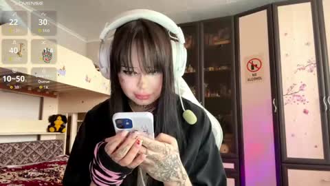 Snapshot of willow_jess chatting on May 12, 2026, 11:18 am Kate online show from May 12, 2026, 11:18 am