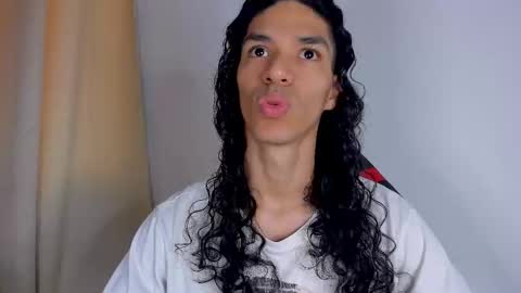 Snapshot of willy_veins chatting on February 17, 2025, 1:32 pm willy_veins online show from February 17, 2025, 1:32 pm