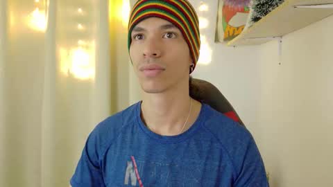 Snapshot of willy_veins chatting on December 18, 2025, 11:27 am willy_veins online show from December 18, 2025, 11:27 am