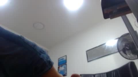 Wiltom online show from November 12, 2025, 4:02 am