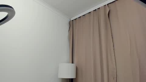 Snapshot of wine_on_lips chatting on December 23, 2024, 5:39 am Amalia and Mia online show from December 23, 2024, 5:39 am