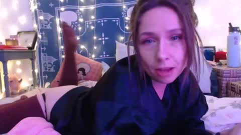 Eevie online show from January 6, 2025, 2:37 am