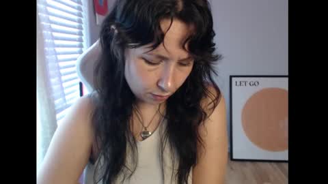 Eevie online show from September 25, 2025, 11:52 pm