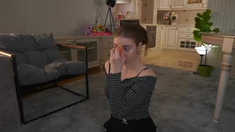 Lillian online show from April 17, 2026, 3:20 am