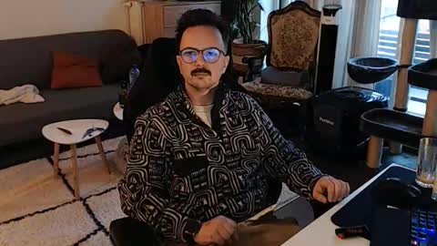 Snapshot of winnydepooh chatting on November 7, 2025, 3:23 pm cream36 online show from November 7, 2025, 3:23 pm