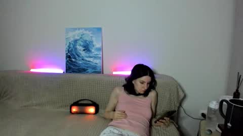 Snapshot of winter_moonl chatting on December 1, 2025, 2:11 pm Vika online show from December 1, 2025, 2:11 pm