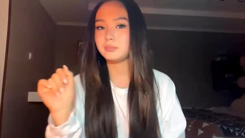 Amina online show from October 25, 2025, 2:24 pm