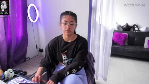 Snapshot of witchofhearts chatting on December 21, 2024, 4:57 pm Luna Violeta A r t i s t online show from December 21, 2024, 4:57 pm