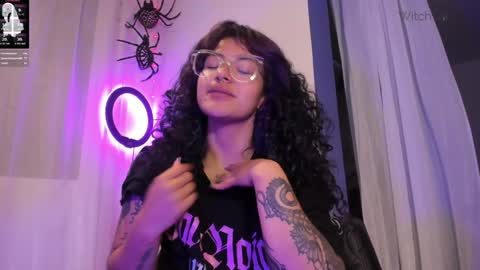 Snapshot of witchofhearts chatting on December 27, 2024, 6:14 am Luna Violeta A r t i s t online show from December 27, 2024, 6:14 am