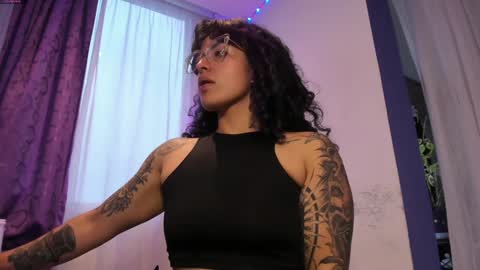 Snapshot of witchofhearts chatting on December 27, 2024, 10:48 pm Luna Violeta A r t i s t online show from December 27, 2024, 10:48 pm