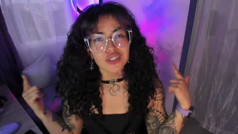 Snapshot of witchofhearts chatting on January 14, 2025, 11:05 pm Luna Violeta A r t i s t online show from January 14, 2025, 11:05 pm