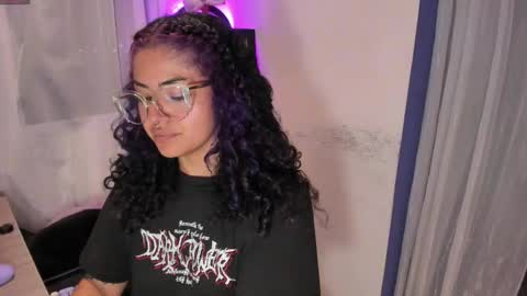 Snapshot of witchofhearts chatting on February 13, 2025, 1:40 am Luna Violeta A r t i s t online show from February 13, 2025, 1:40 am