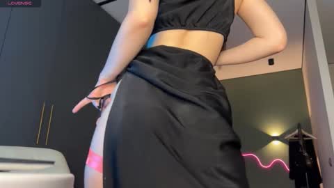 Isobelle online show from November 25, 2025, 5:13 pm