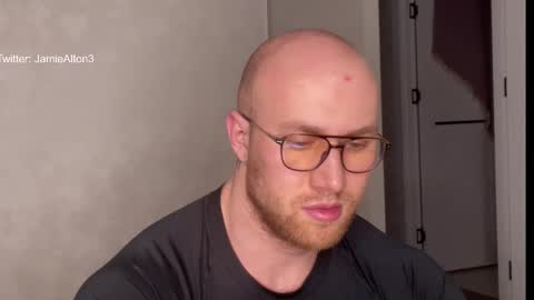 Wlademar online show from November 11, 2025, 8:42 pm