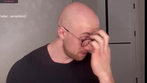 Wlademar online show from December 3, 2025, 5:04 am