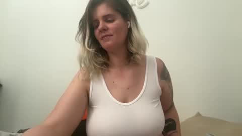 Snapshot of wldntulik2no chatting on January 21, 2025, 8:32 pm Moth online show from January 21, 2025, 8:32 pm