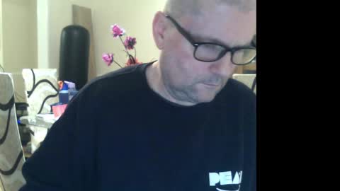 Snapshot of wobble444 chatting on February 21, 2025, 1:22 am wobble444 online show from February 21, 2025, 1:22 am