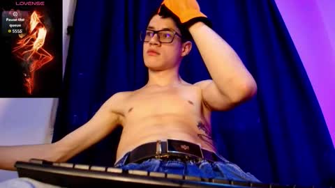  W O L F  online show from December 1, 2025, 11:37 am