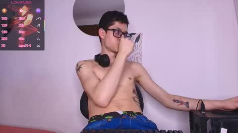 Snapshot of wolfan_sky chatting on March 3, 2026, 11:49 am W O L F online show from March 3, 2026, 11:49 am