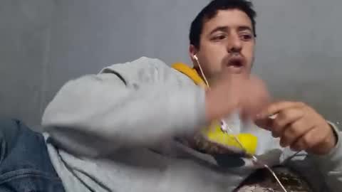 Snapshot of wolfrot chatting on January 20, 2025, 1:39 am wolf boy online show from January 20, 2025, 1:39 am