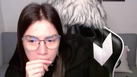 Snapshot of wolfs_daughter chatting on October 24, 2025, 4:53 am Alex online show from October 24, 2025, 4:53 am