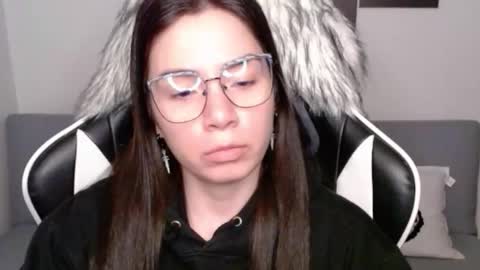 Snapshot of wolfs_daughter chatting on October 30, 2025, 3:08 am Alex online show from October 30, 2025, 3:08 am