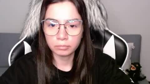 Snapshot of wolfs_daughter chatting on November 6, 2025, 2:01 am Alex online show from November 6, 2025, 2:01 am