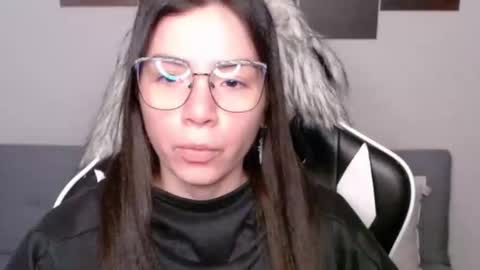 Snapshot of wolfs_daughter chatting on November 7, 2025, 2:33 am Alex online show from November 7, 2025, 2:33 am