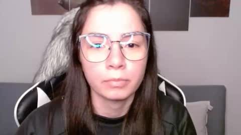 Snapshot of wolfs_daughter chatting on November 9, 2025, 2:10 am Alex online show from November 9, 2025, 2:10 am